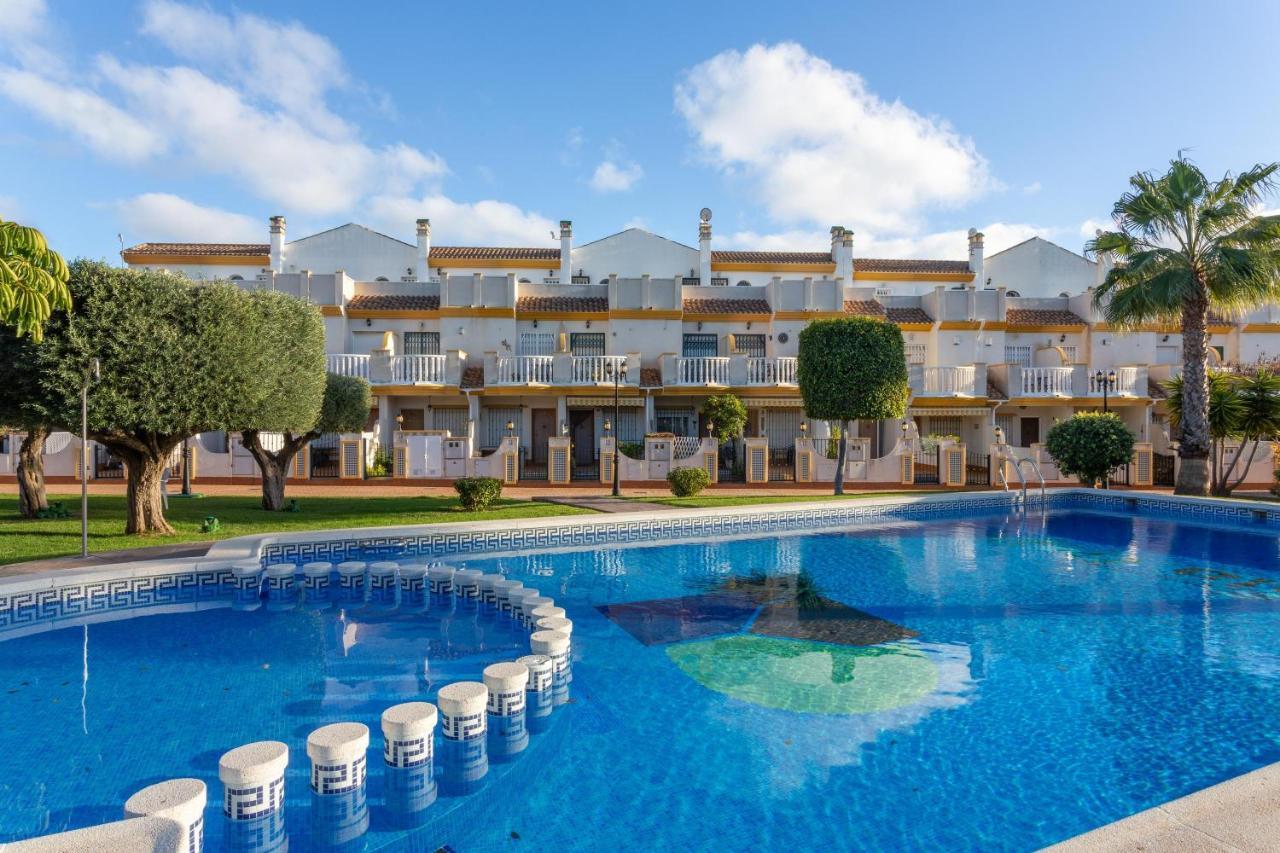 Pool-Side Townhouse In Cabo Roig Villa Orihuela Bagian luar foto